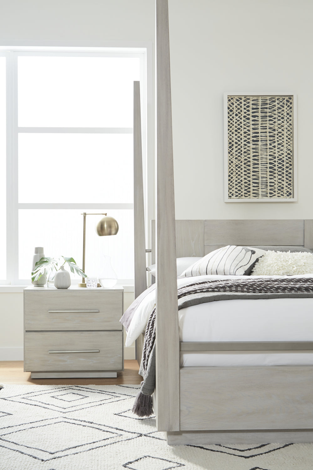 destination-wood-poster-king-bed