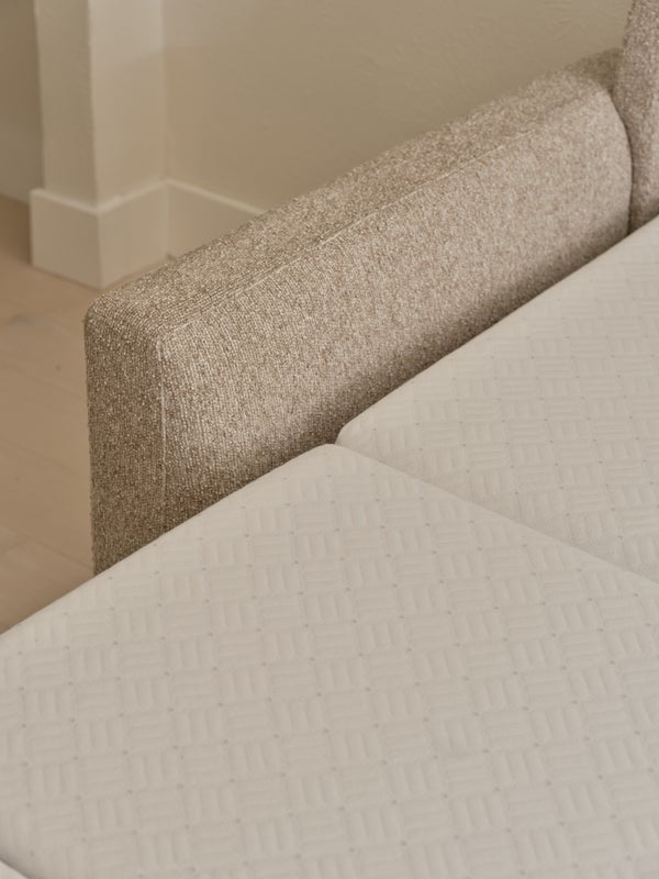 Clara Cot Comfort Sleeper by American Leather