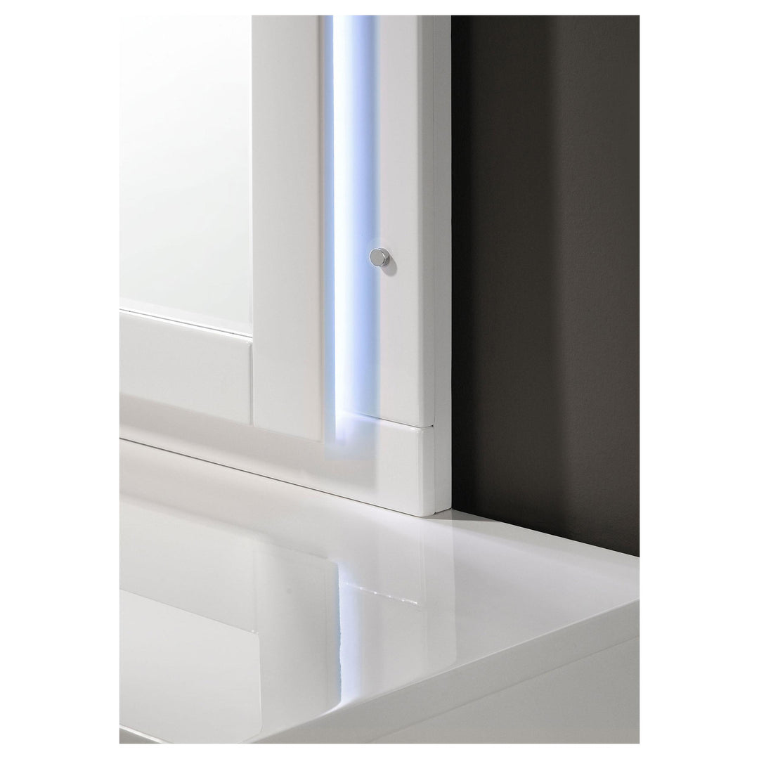 Coaster Furniture 224731KE-S5 Lucia 5-piece Eastern King Bedroom Set Beige and White