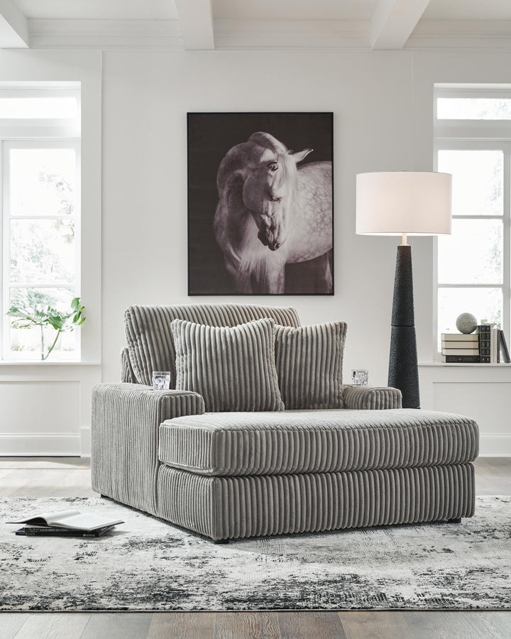 Lindyn Chaise - Pearl Silver (2)