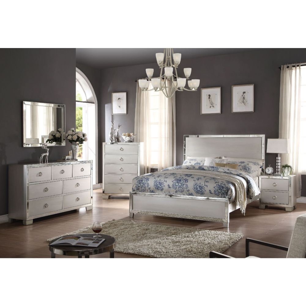 Voeville II Queen Bed in Platinum
