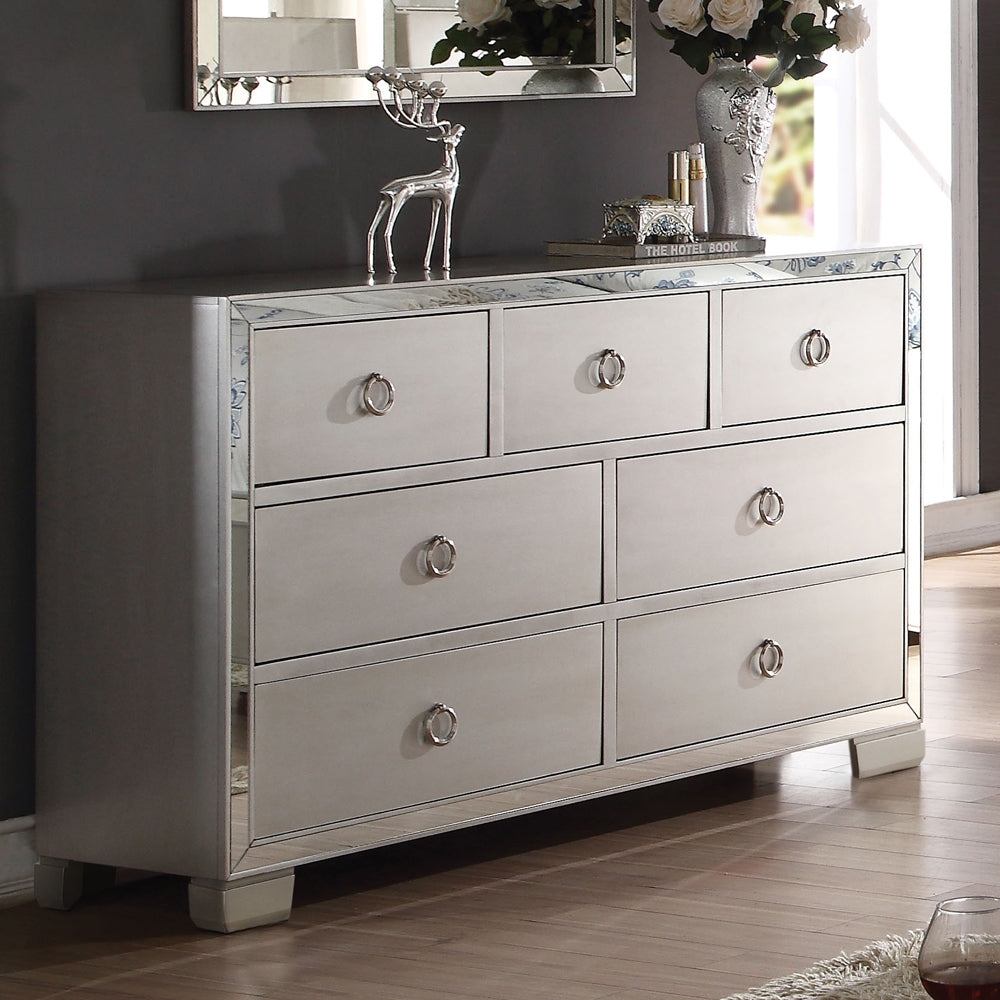 Voeville II Dresser in Platinum