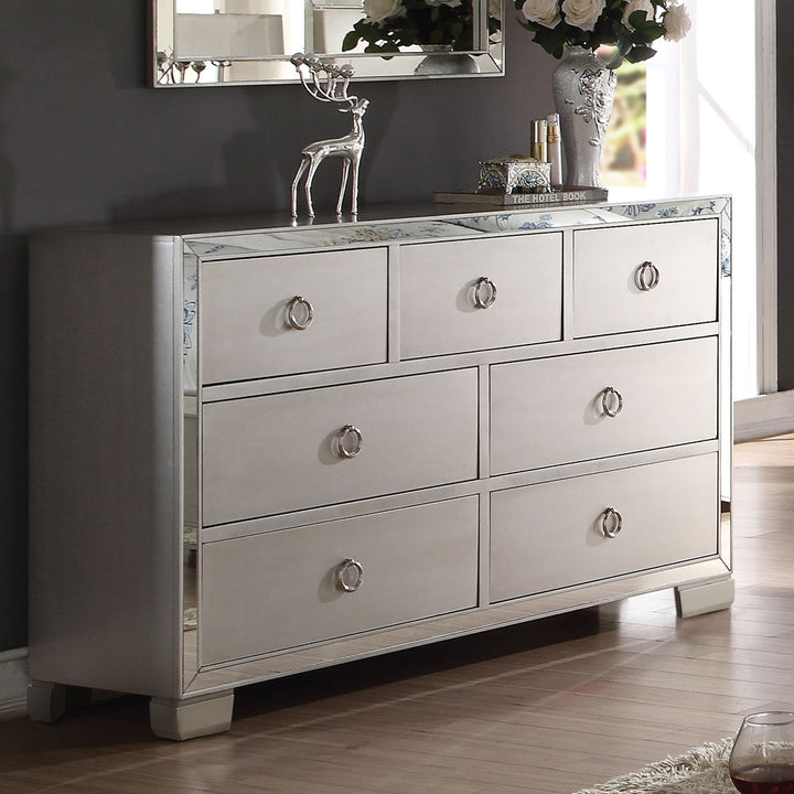 Voeville II Dresser in Platinum