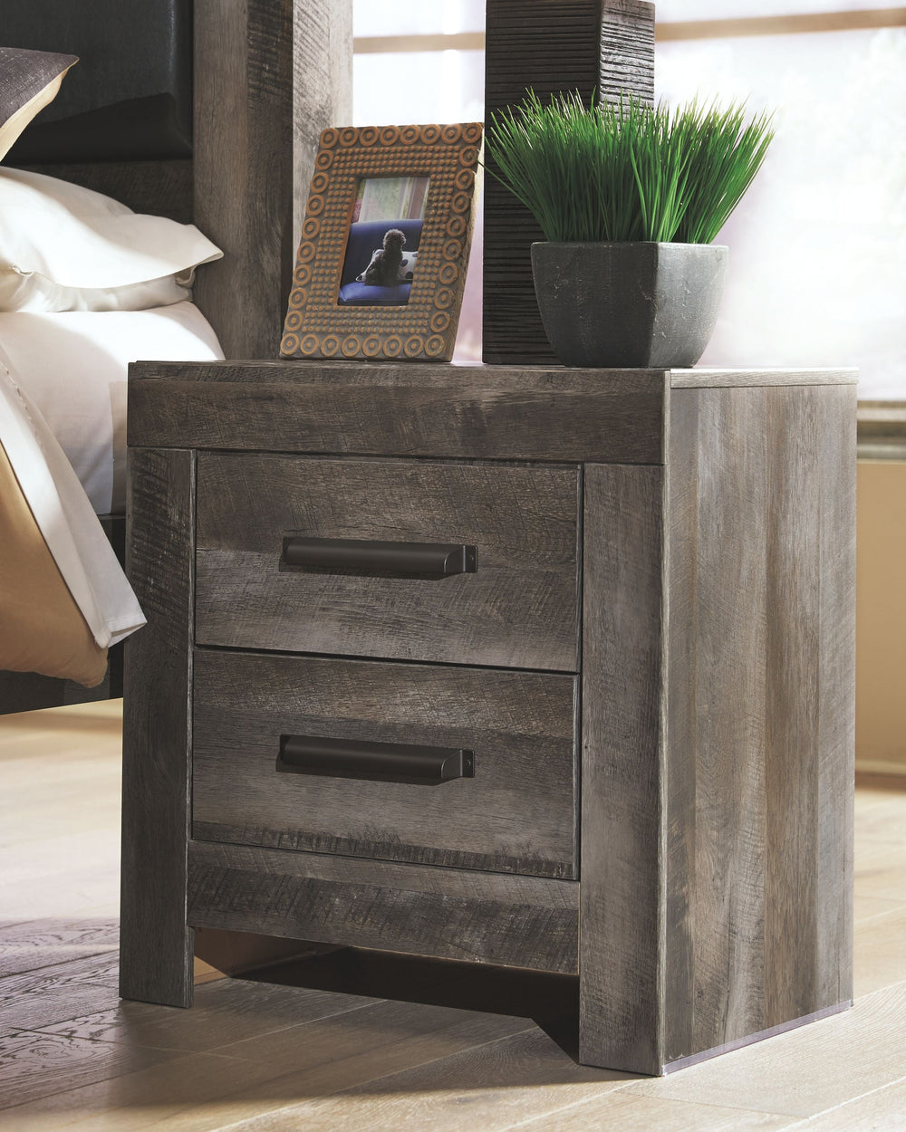 ashley-furniture-b440-92-wynnlow-accent-nightstand