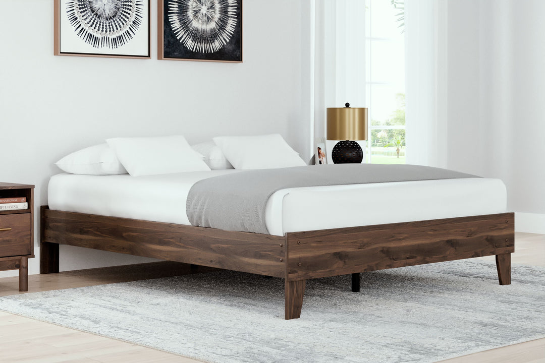 Calverson - Queen Platform Bed - Mocha
