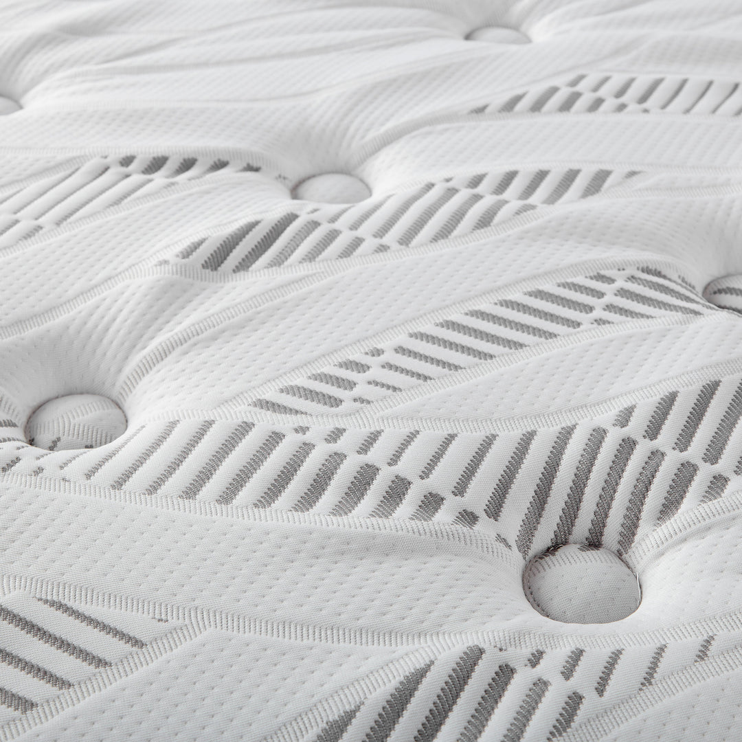 Hayes - Queen Pillow Top Memory Foam Hybrid Mattress - White