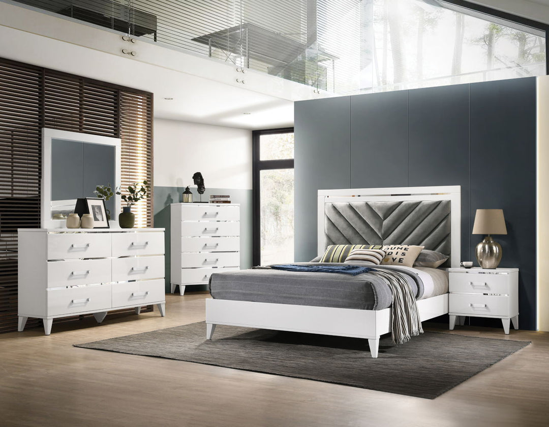 Chelsie - Nightstand - White