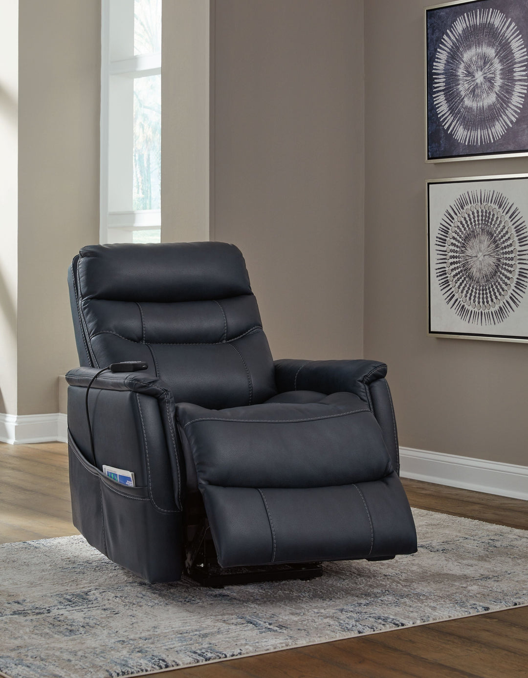 Strawbill Power Lift Recliner