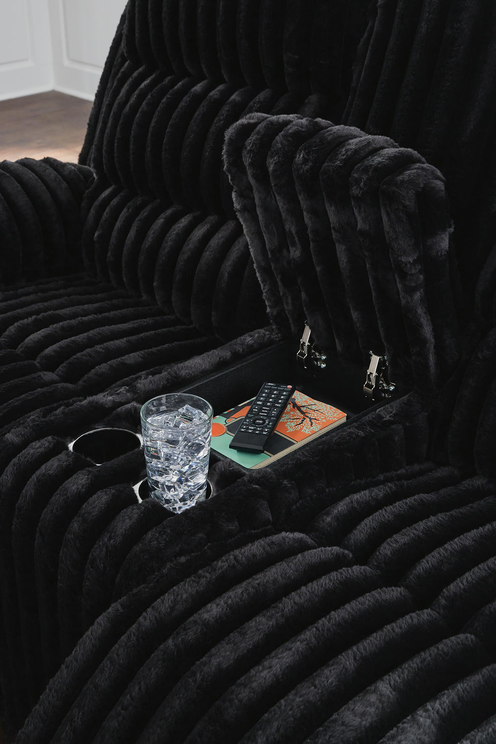 Rhine Falls Power Reclining Loveseat with Console - Black (5)