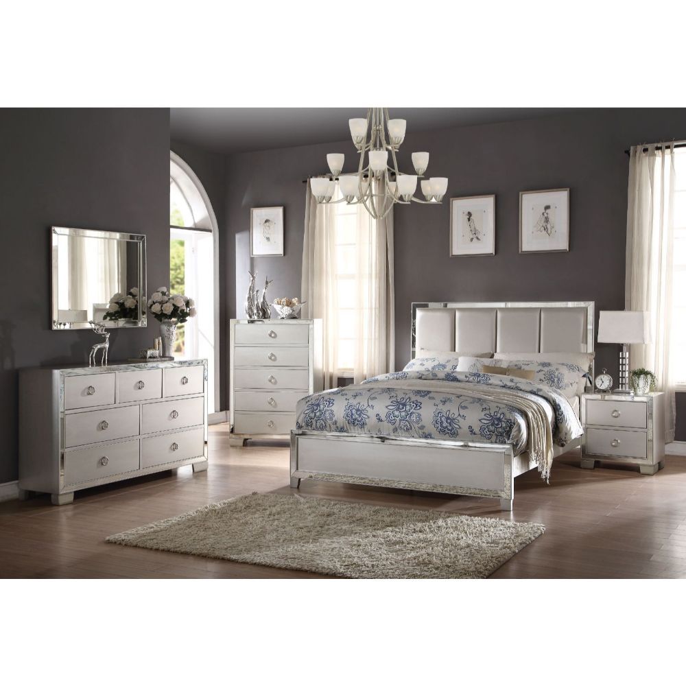 voeville-ii-queen-bed-platinum-synthetic-leather-platinum