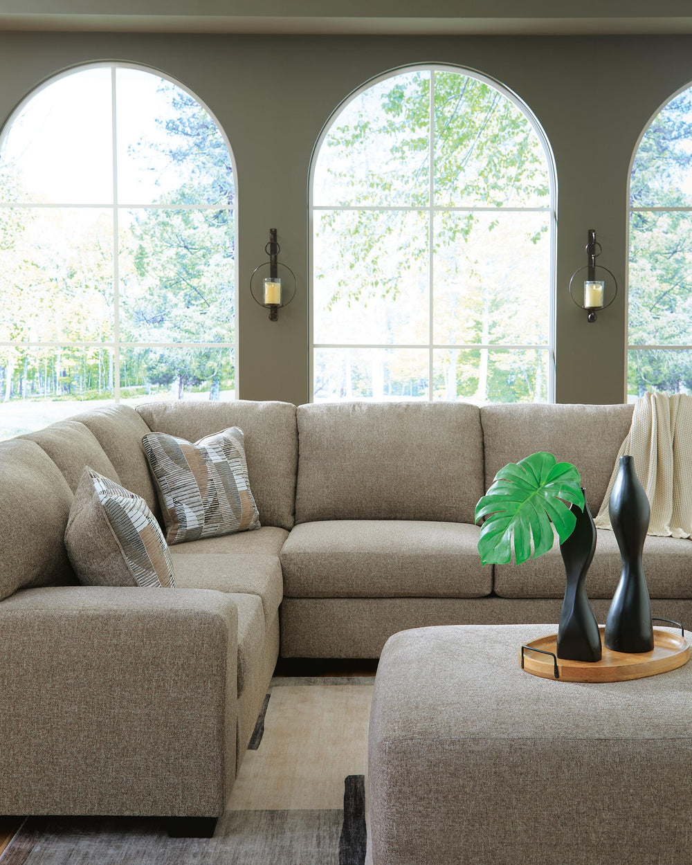 Newellen 3-Piece Sectional and Oversized Ottoman (9)