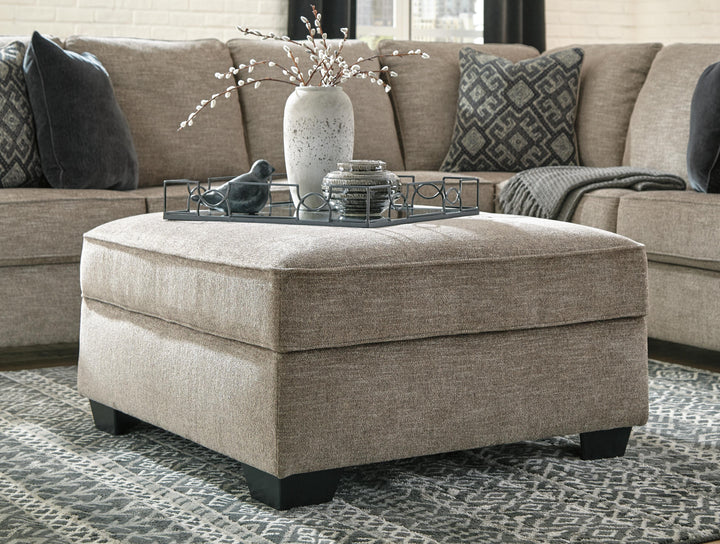 Bovarian 3-Piece Sectional and Ottoman (7)