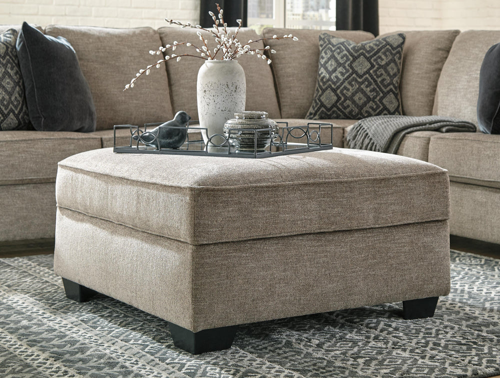 Bovarian 3-Piece Sectional and Ottoman (7)