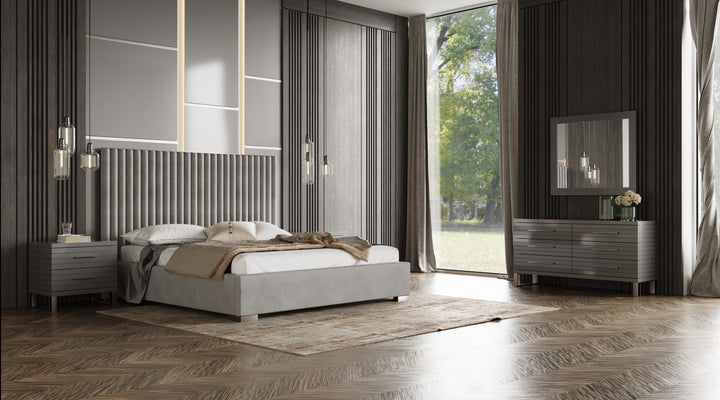 Splendor - Silver &amp; Grey Velvet Upholstered Platform Bed Set