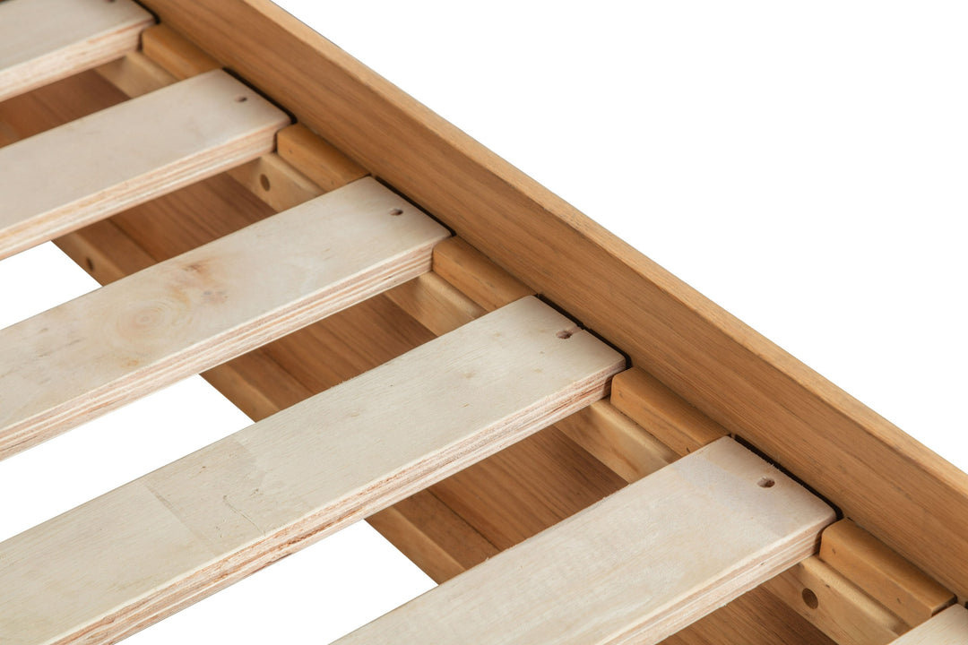 Winters  Modern Natural Oak 4Piece Bedroom Set