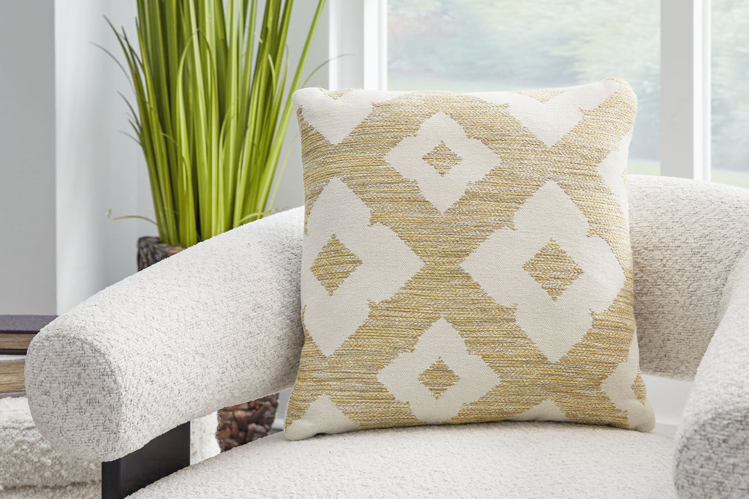Brockner Next-Gen Nuvella - Pillow - Brown / Yellow