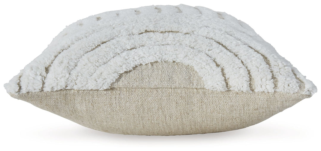Farissen - Pillow - White / Tan