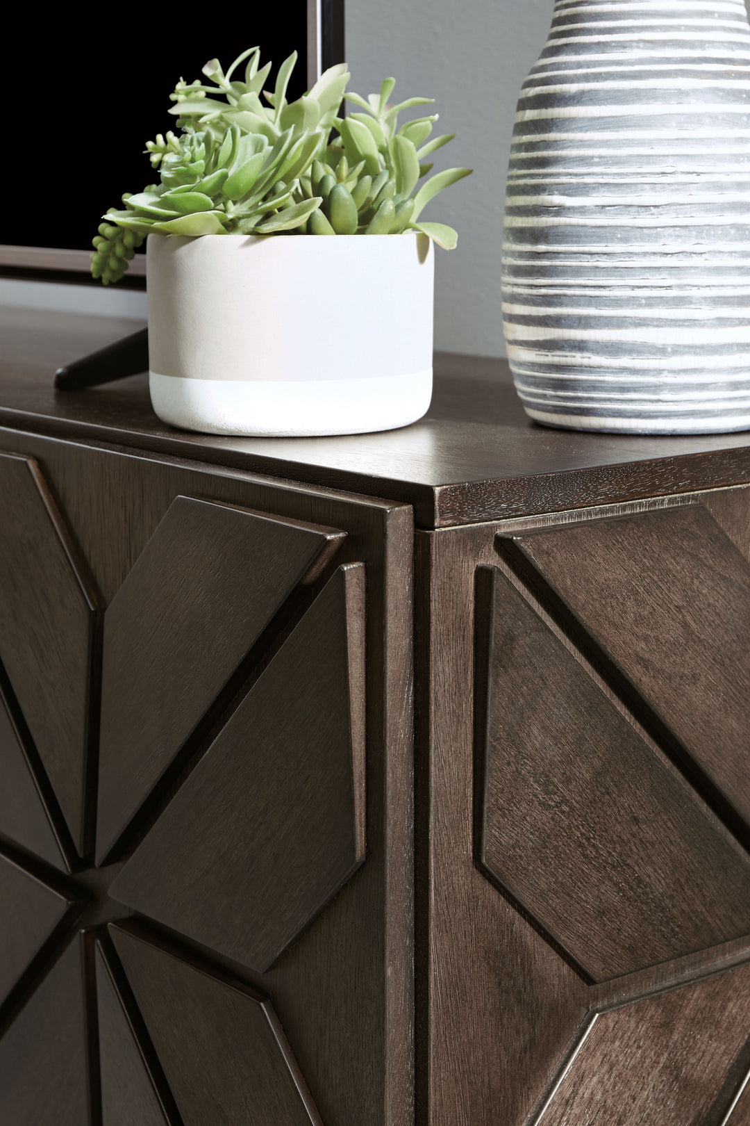 ashley-furniture-w648-68-chasinfield-tv-stand