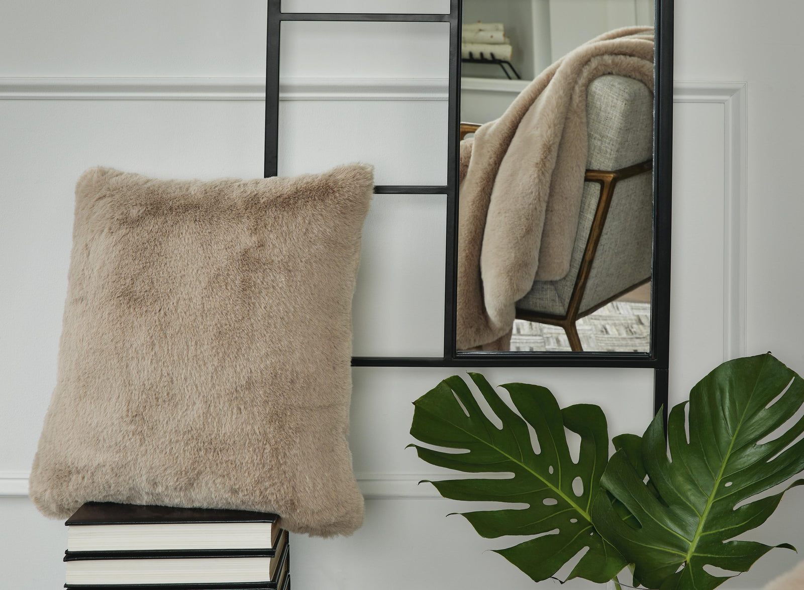 Gariland Pillow - Light Brown (2)
