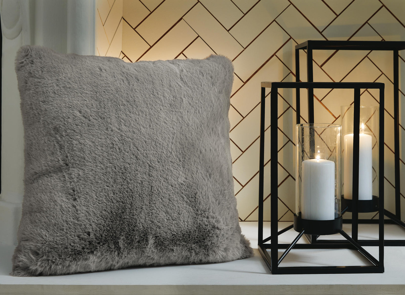 Gariland Pillow - Dark Gray (2)