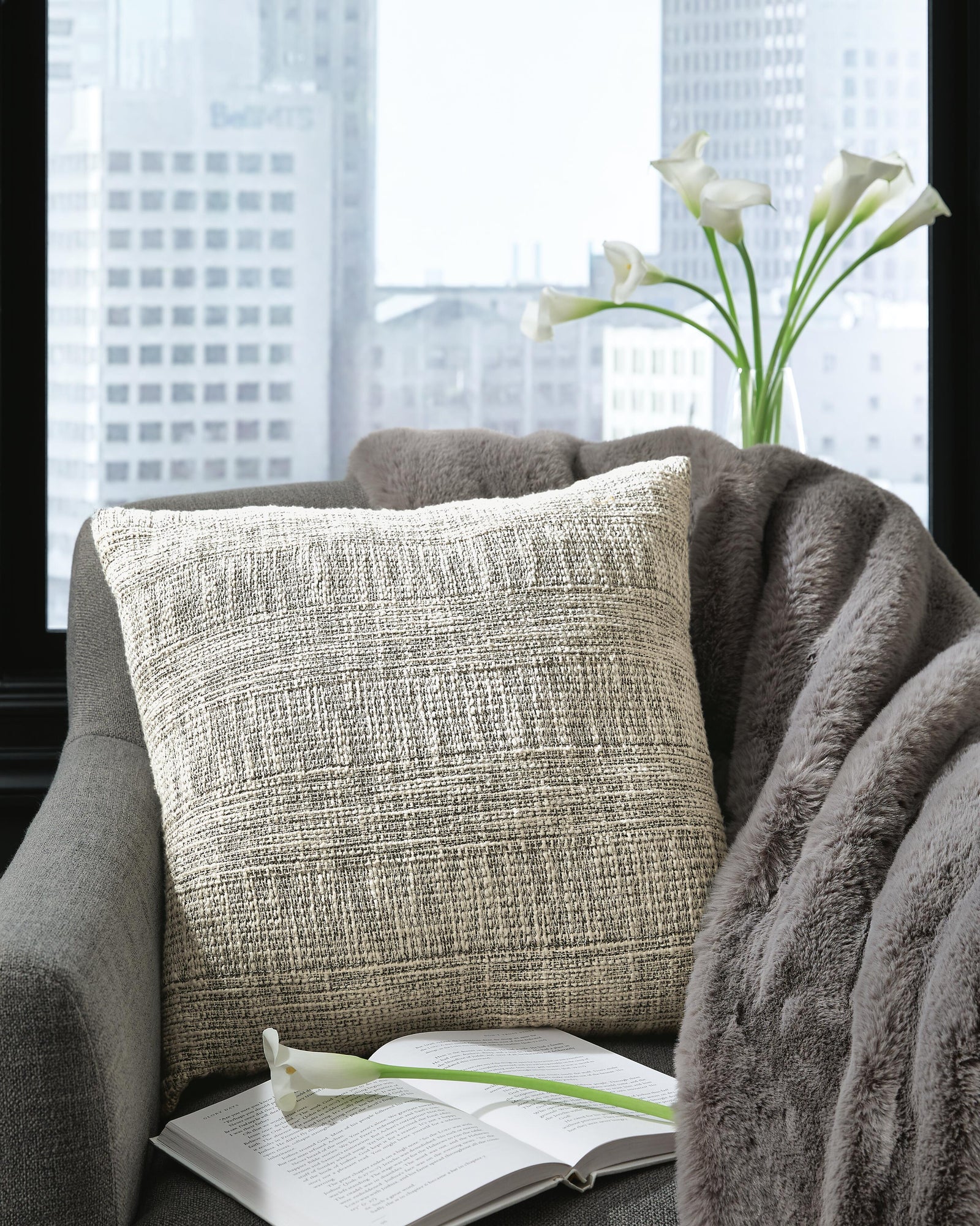 Carddon Pillow - Black (2)