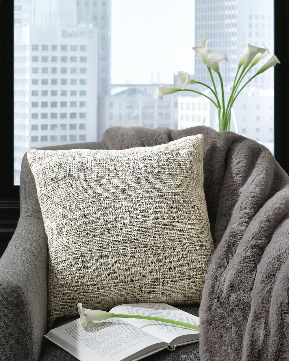 Carddon Pillow - Black (2)