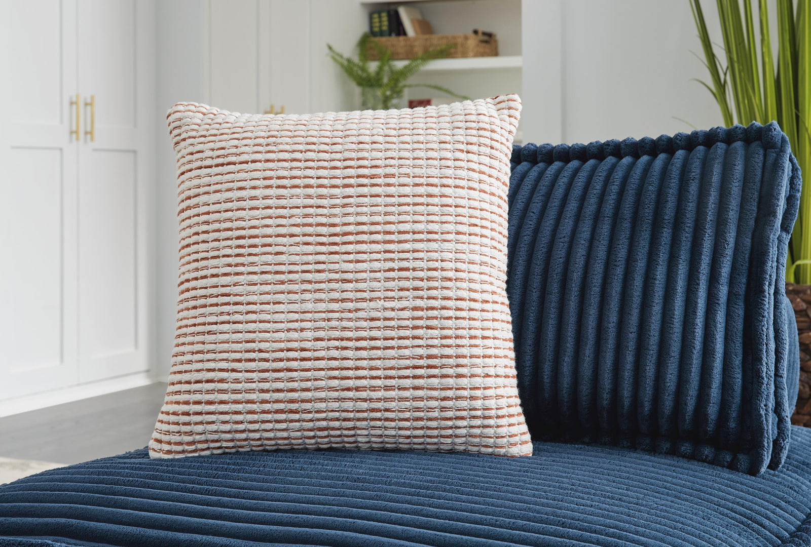 Nashlin Pillow (Set of 4) - White (2)