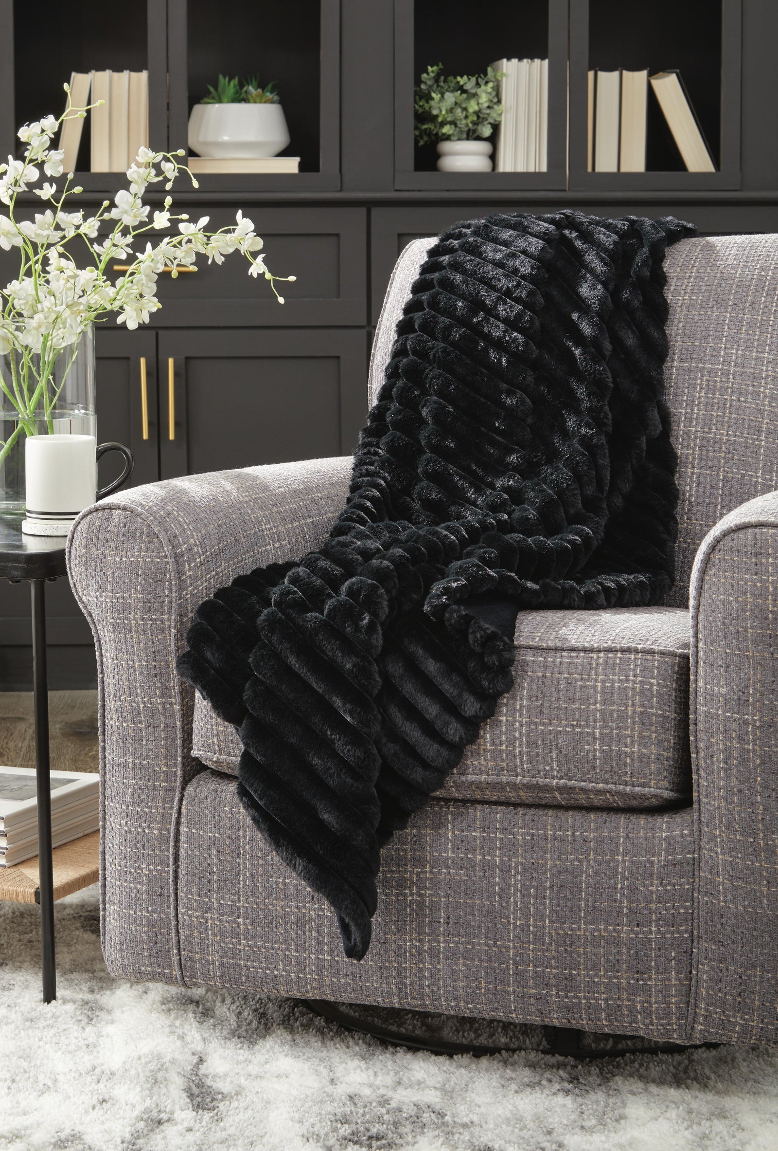 Alsonwell Throw - Black (2)