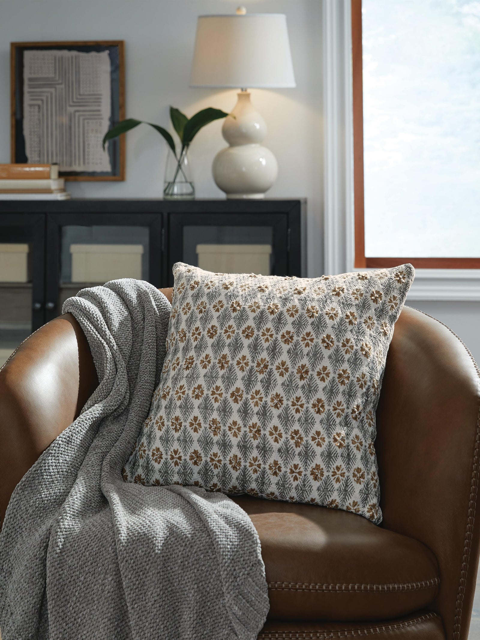 Dainwick Pillow - Dark Gray (2)
