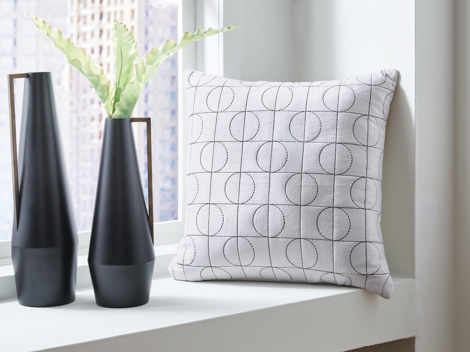 Kydner Pillow (Set of 4) - White (2)