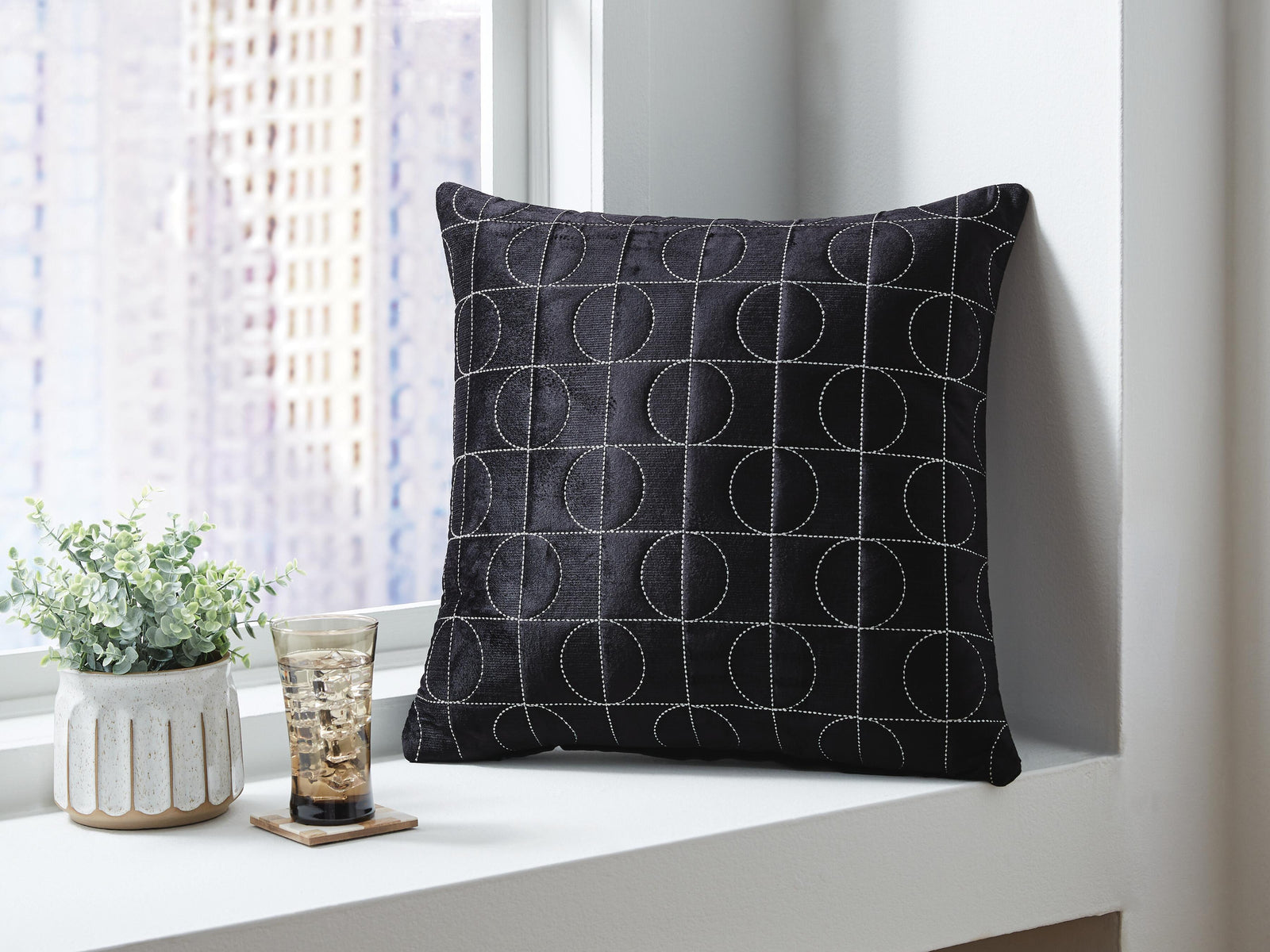 Kydner Pillow (Set of 4) - Black (2)