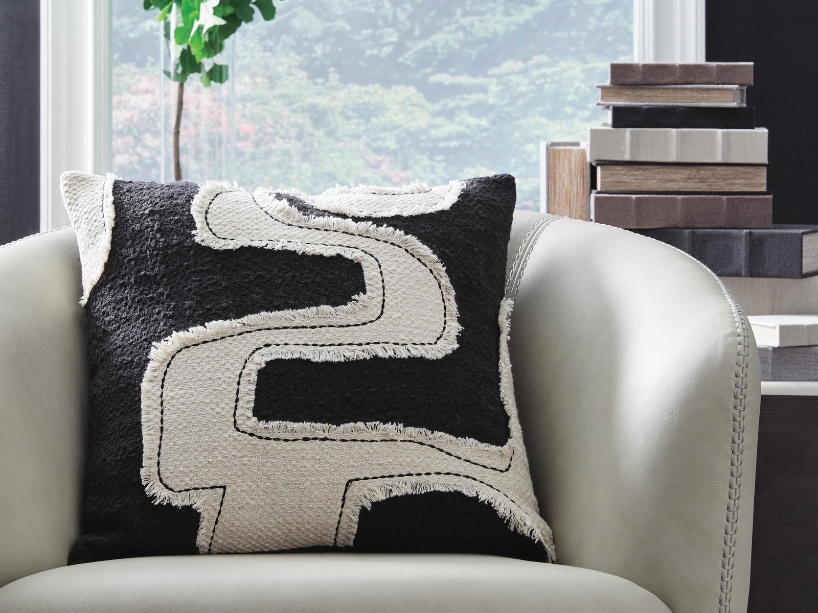 Veerbank Pillow (Set of 4) - Black (2)