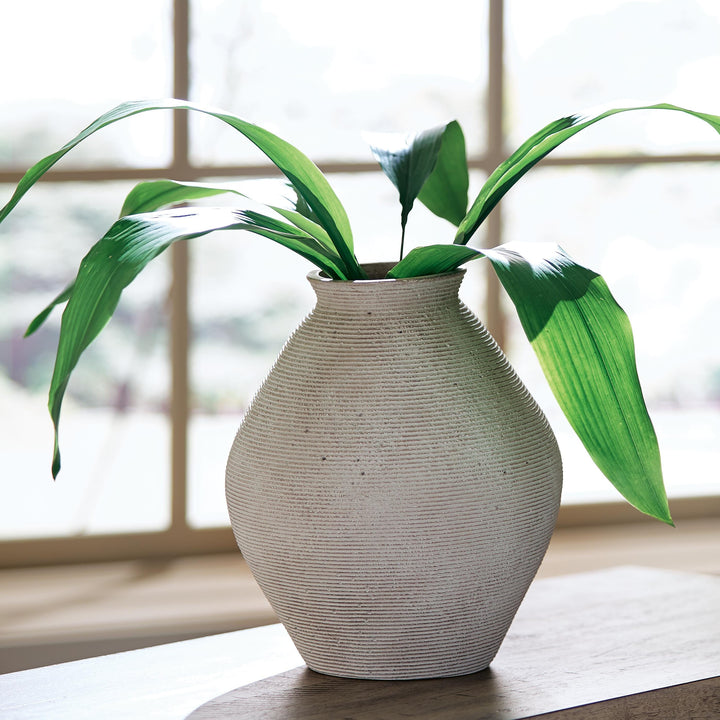 Hannela Vase - Antique Tan (2)