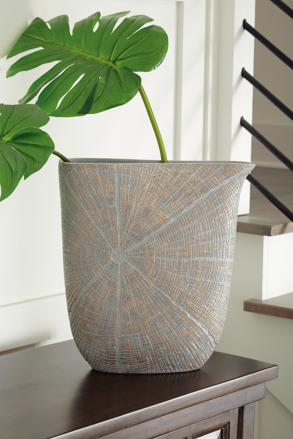 Ardenley Vase - Antique Gold Finish (2)