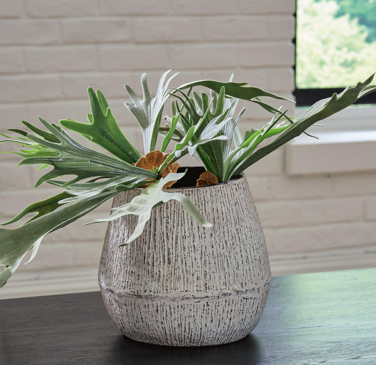 Claymount Vase - Distressed Brown (2)