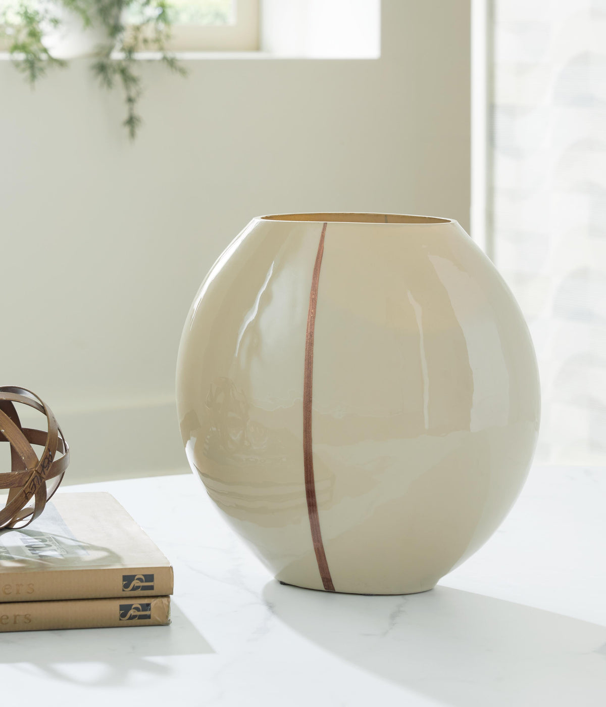 Sheabourne Vase - Cream (2)
