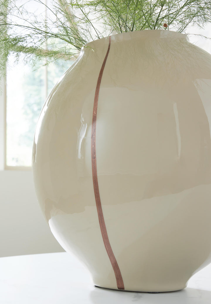 Sheabourne Vase - Cream (4)