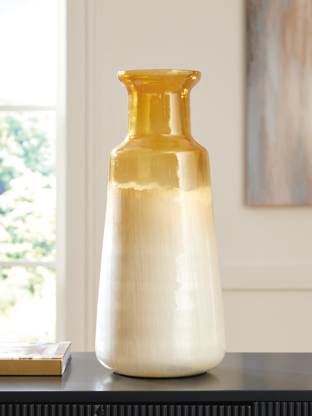 Wynburg Vase - White/Amber (2)