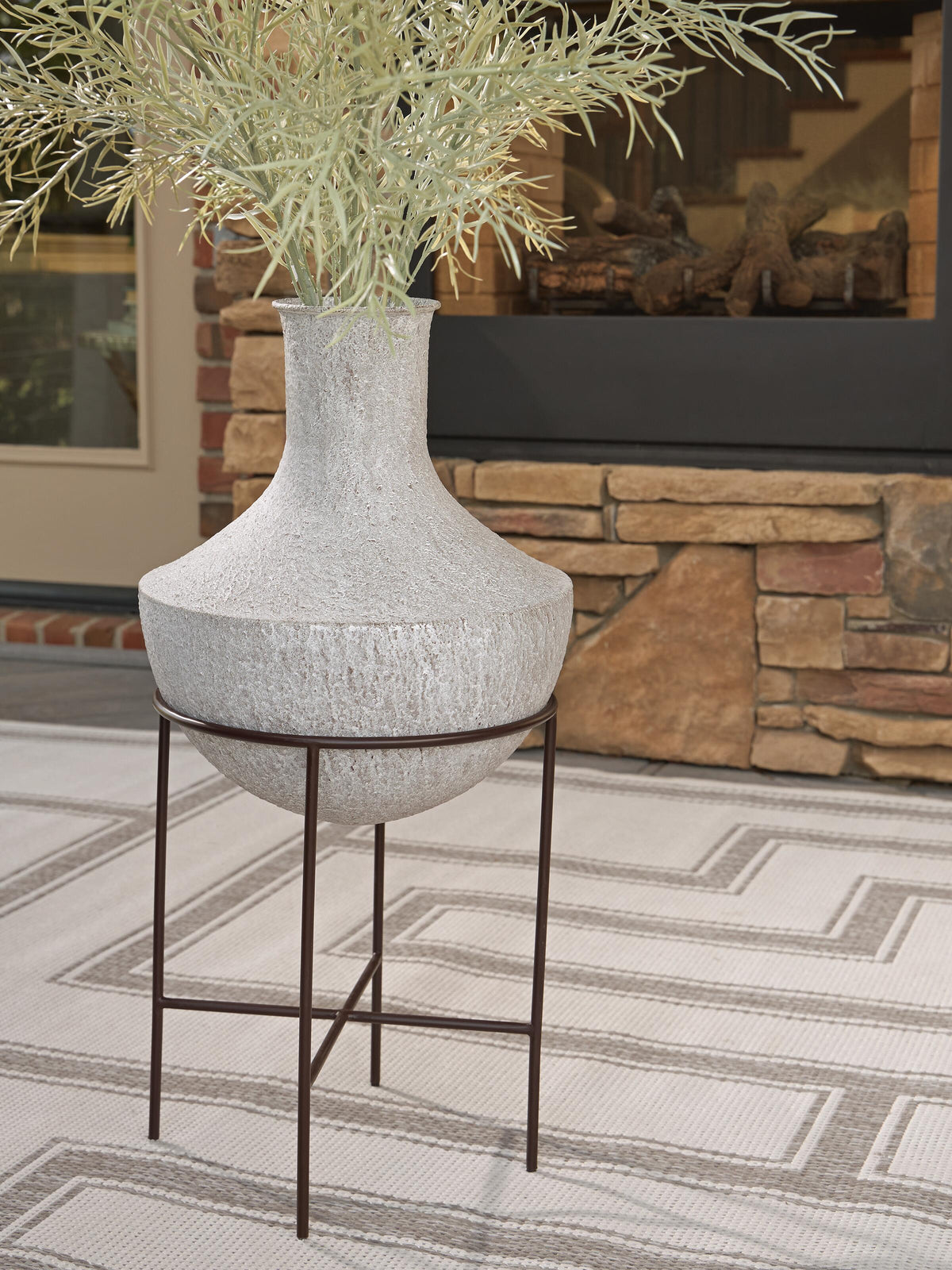 Estonbank Vase - Distressed Cream (2)