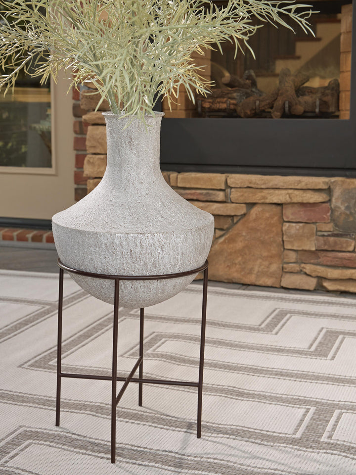 Estonbank Vase - Distressed Cream (2)