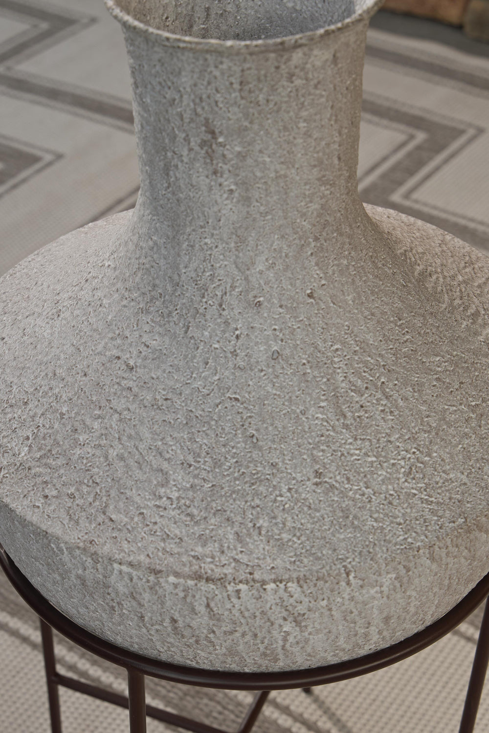 Estonbank Vase - Distressed Cream (4)
