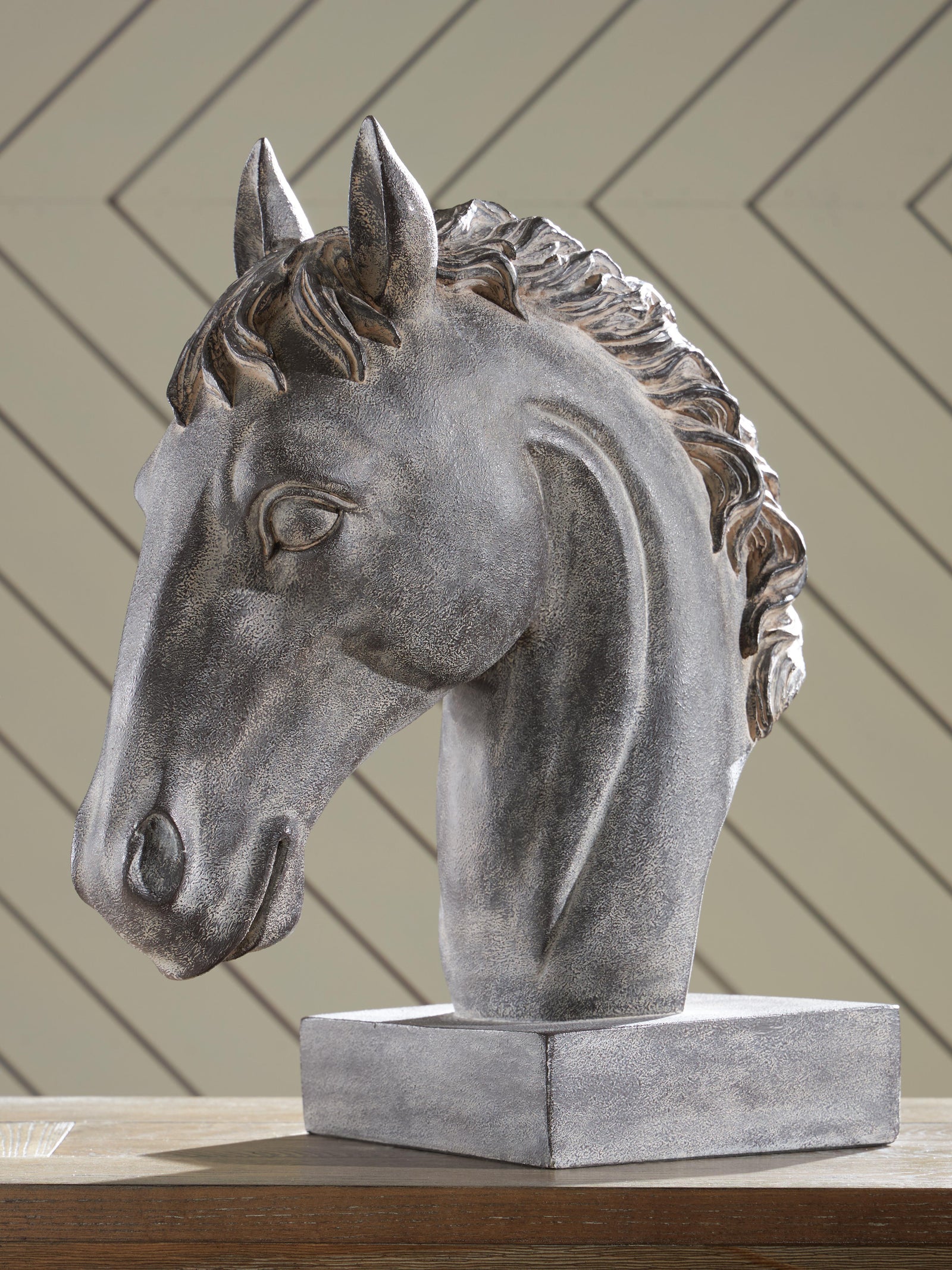 Carnlow Sculpture - Dark Gray (2)