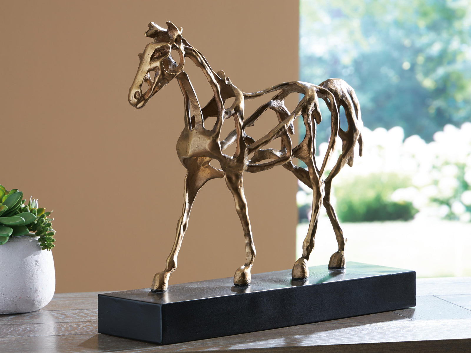 Grainville Sculpture - Gold (2)