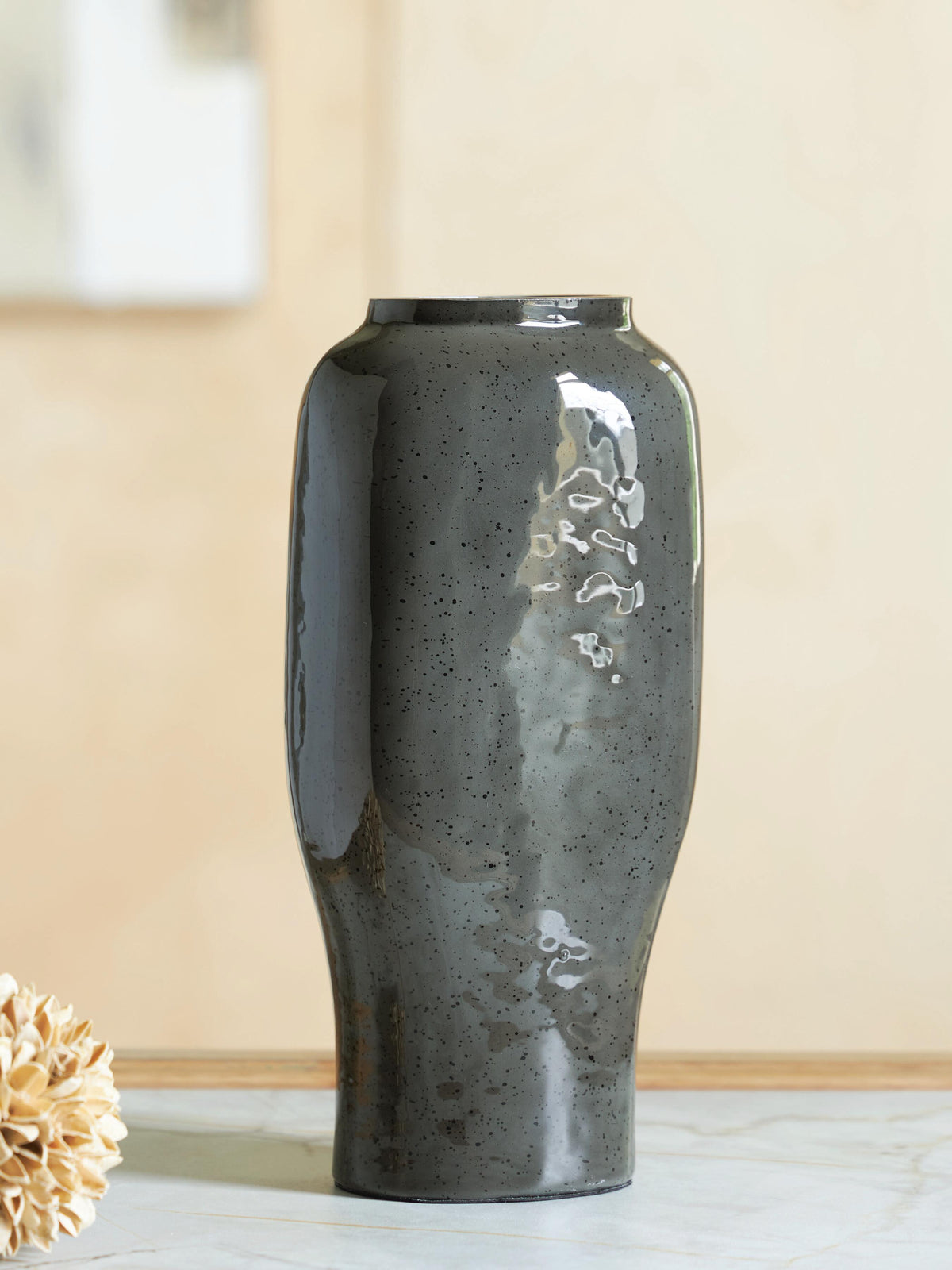 Kierlain Vase - Gray/Black (2)