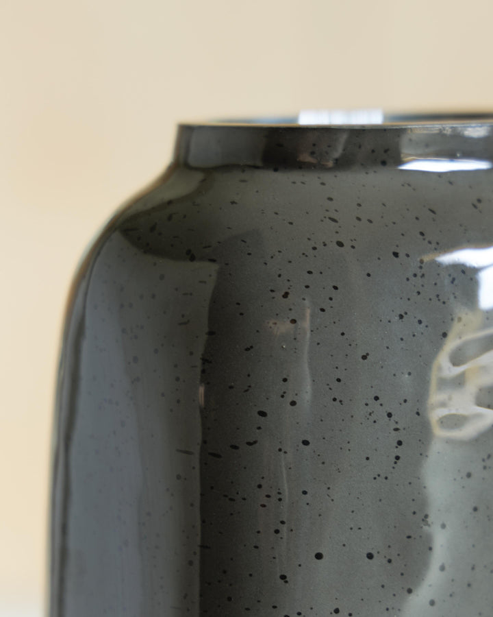 Kierlain Vase - Gray/Black (3)