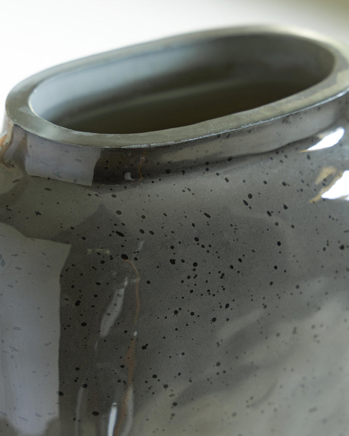 Kierlain Vase - Gray/Black (3)