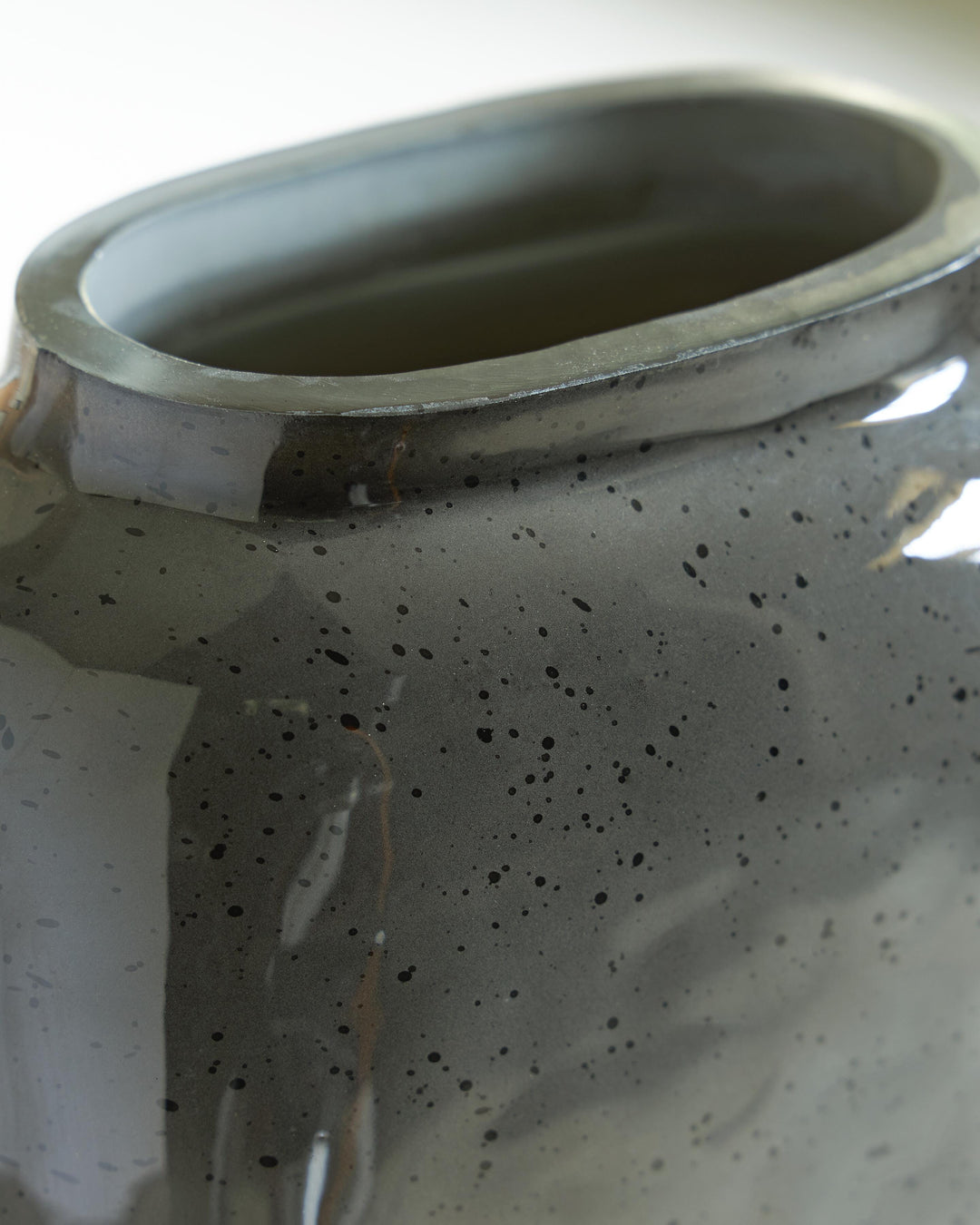 Kierlain Vase - Gray/Black (3)