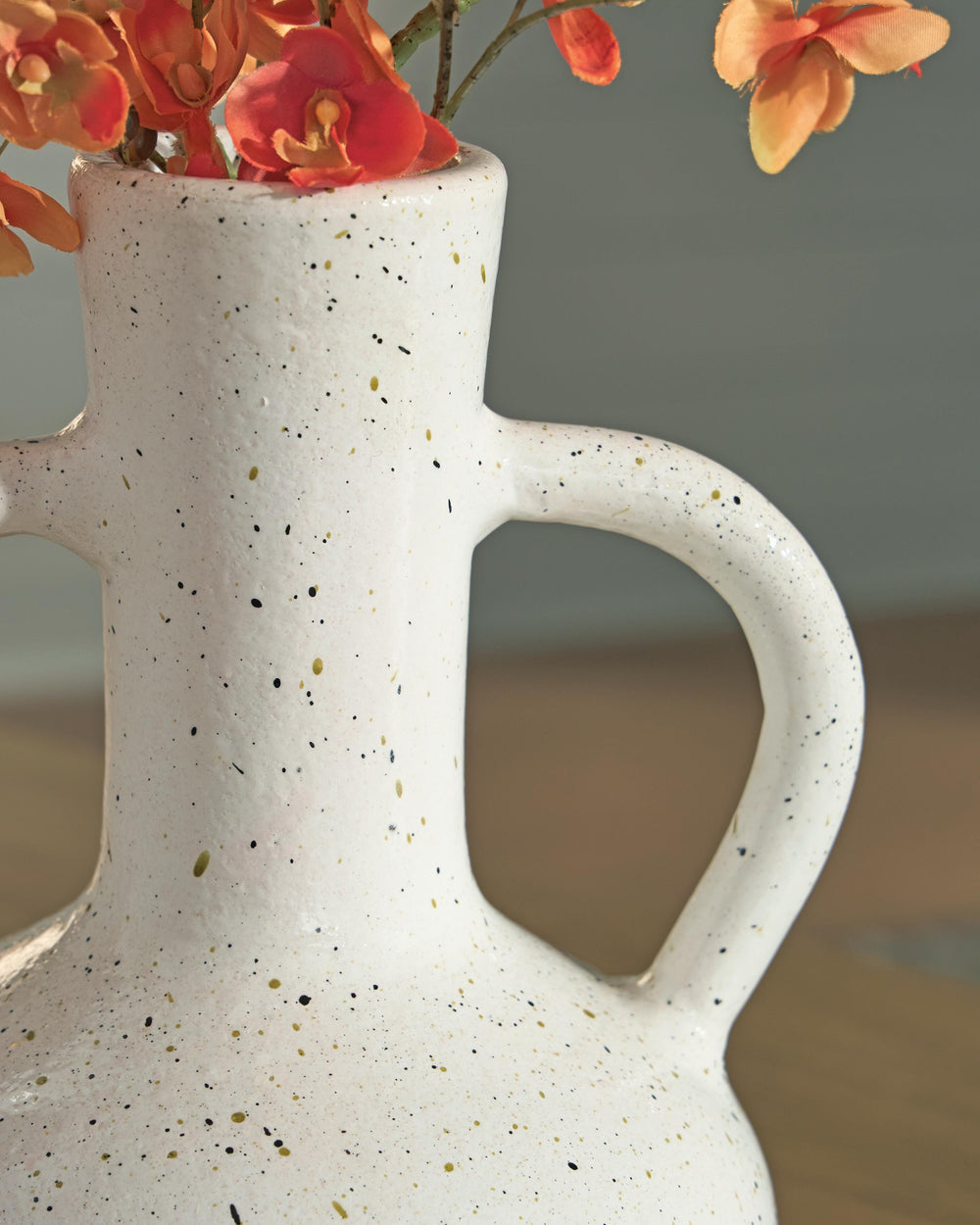 Dallinworth Vase - White/Black (4)