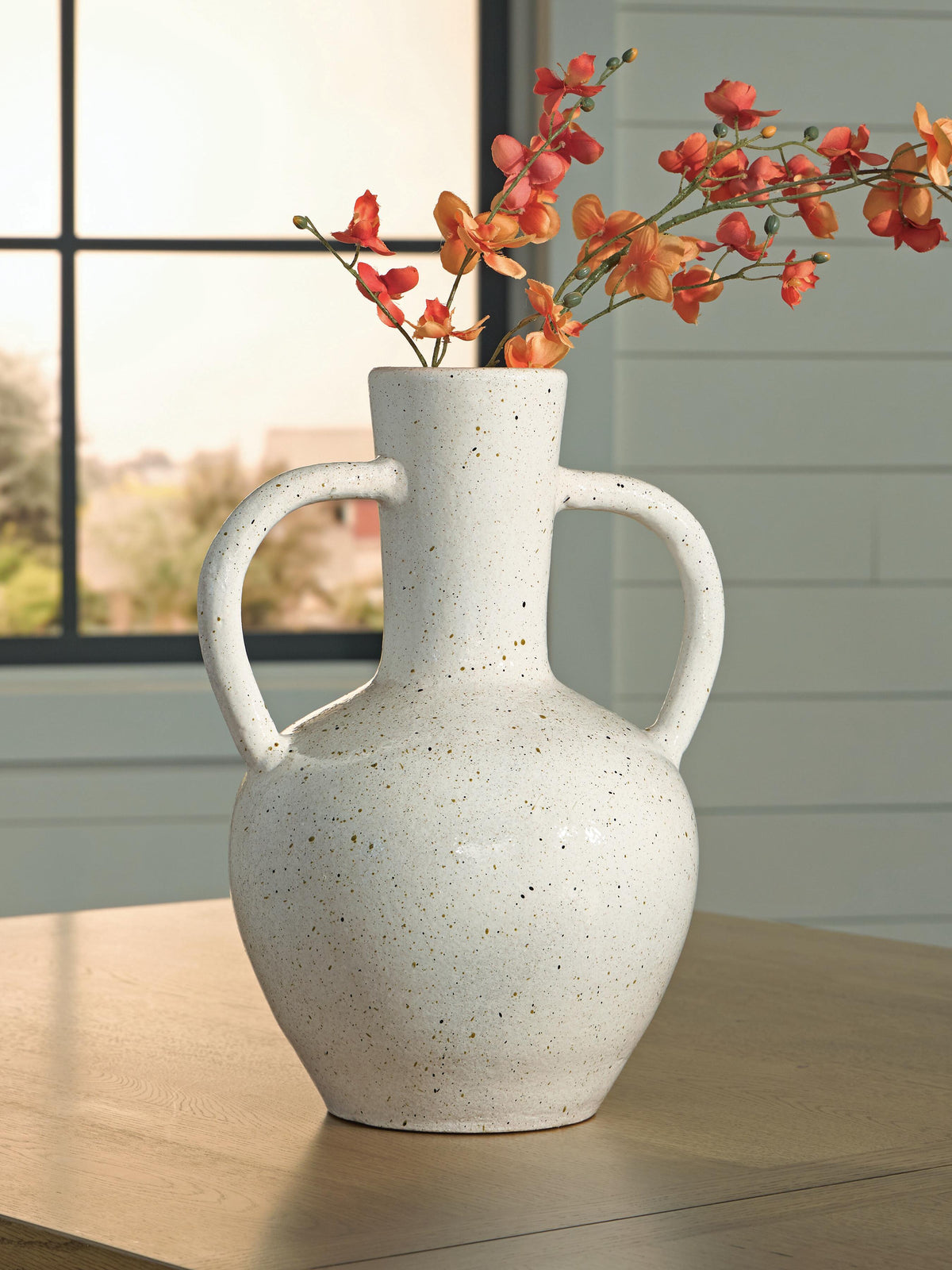 Dallinworth Vase - White/Black (2)