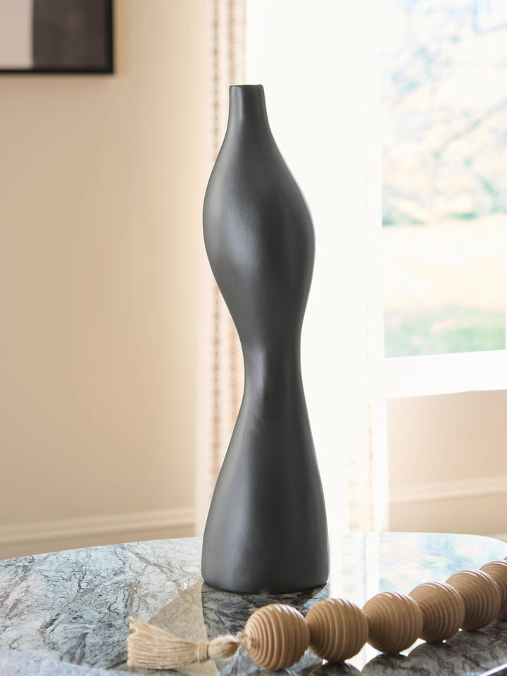 Judsen Vase - Black (2)